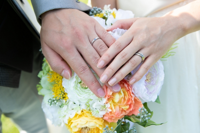 TASAKIの婚約指輪・結婚指輪、着用芸能人は？口コミや評判、重ね付け、真珠、値段、値引きはある？刻印、アフターサービスについて！